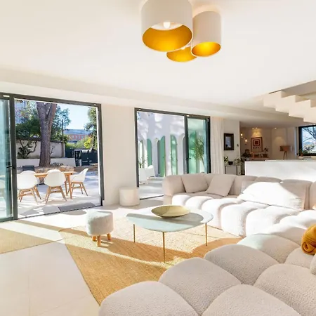 By Halldis Villa Cannes