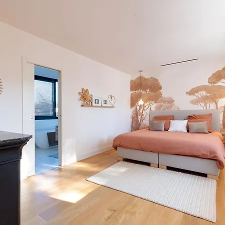 By Halldis Βίλα *