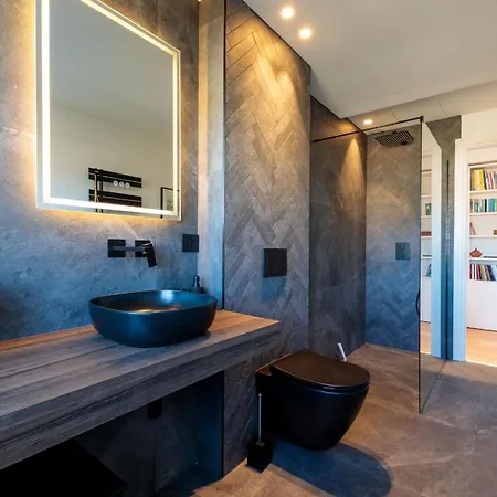 By Halldis Villa Cannes