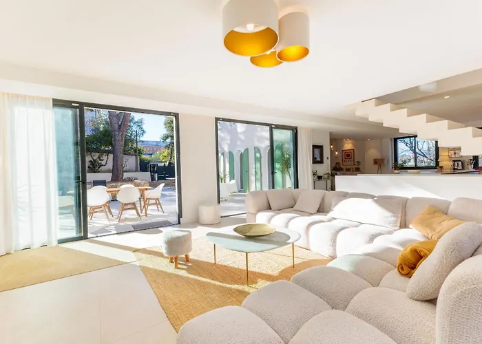 By Halldis Villa Cannes