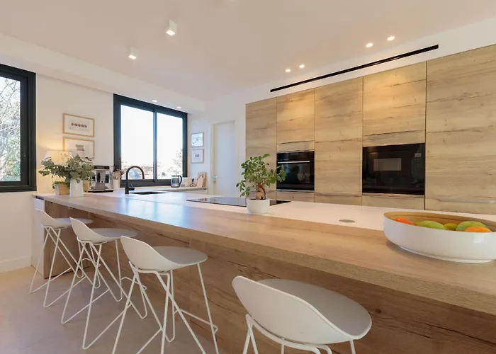 By Halldis Villa Cannes