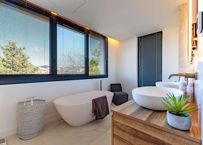 By Halldis * Κάννες