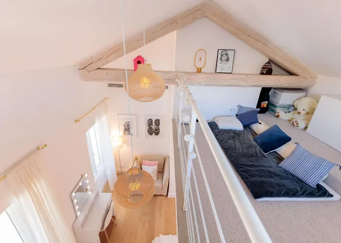 By Halldis Βίλα Κάννες