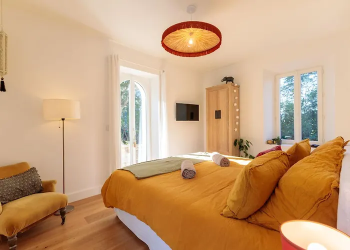 By Halldis וילה *